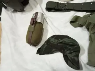 Italië, Engeland, Portugal, Polen, Frankrijk - Artillerie - helmen, munitiekoffers, koloniale hoed, veldfles, riem