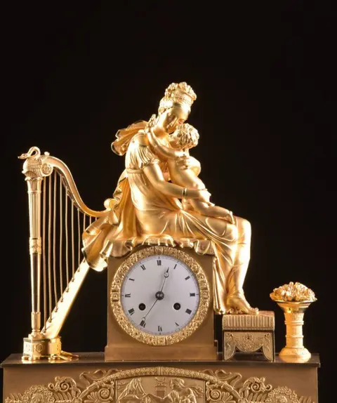 A large French Ormolu Empire pendule - Gerard, Paris - Verguld brons - circa 1820