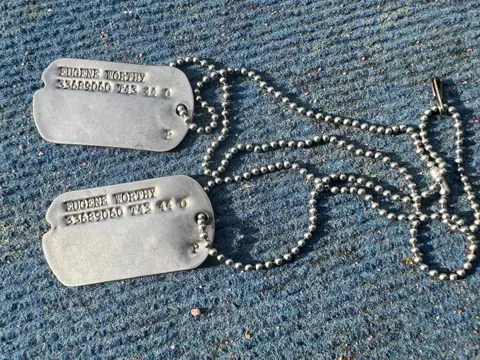 Verenigde Staten van Amerika - Unique Original US WW2 Dog Tags complete with chains - Infantry - Airborne - Ranger - decorated CHINA / BURMA vet! - 1944