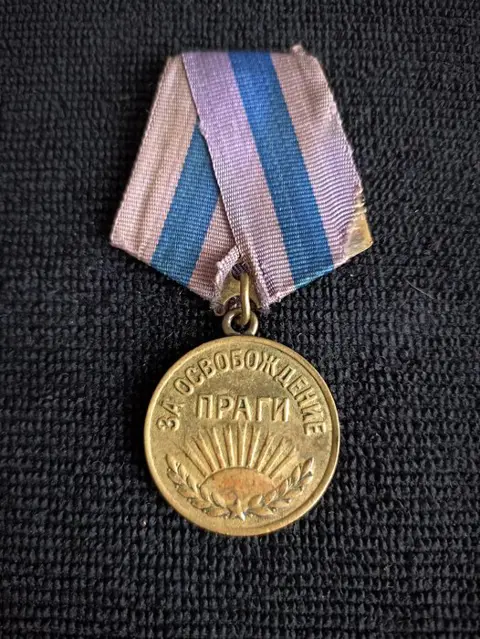 Sovjet Unie - Gepantserde corps. - Medaille voor de bevrijding van PRAAG - 1945