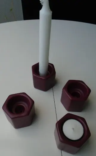 WAXINELICHTJES + KANDELAAR BORDEAUX 6 HOEKIG 5,5 h 10 ST