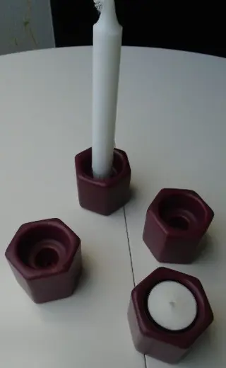 WAXINELICHTJES + KANDELAAR BORDEAUX 6 HOEKIG 5,5 h 10 ST