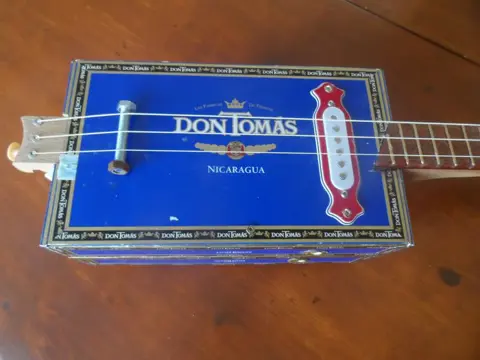 BERCIG - Double Blue - Sigarendoos gitaar - Nederland - 2023