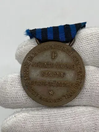 Italië - Zeldzame medaille van de nationale vereniging. strijders sectie enrico toti memento adure altijd - 1936