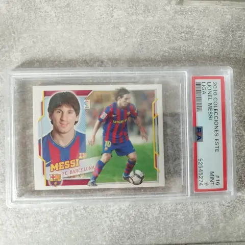 2010 Panini Liga Este - Lionel Messi #16 - PSA 9