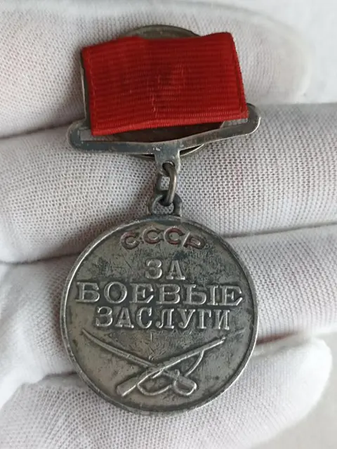 USSR - Anti-vliegtuigen troepen - Het eerste type N 201658. Medaille "Voor militaire verdienste" - 1942