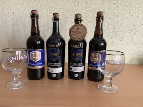 Chimay - Grande Reserve 2021 & 2022 Fermentee en Barriques & Chimay Grande Reserve 2022 with 2 glasses - 75cl - 4 flessen