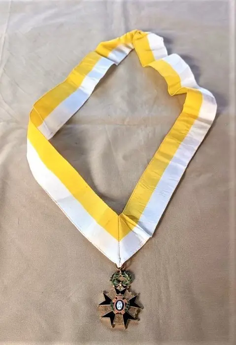Vaticaan - Knight's Medal of Merit en pauselijke medailles.
