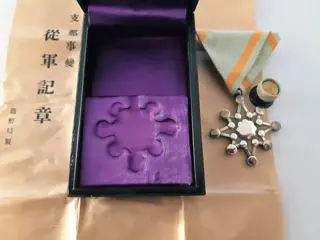 Japan - Leger/Infanterie - Medaille, Japan zilver(verguld) Order Of The Sacred Treasure 7th Class met origineel zijden lint,