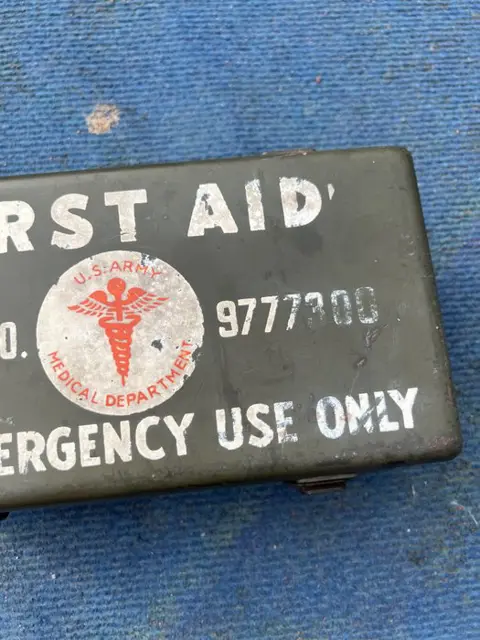 Verenigde Staten van Amerika - Unique! WW2 US Willys Jeep First Aid Kit - LARGELY FILLED WITH ORIGINAL CONTENTS - KTR - Dodge - Medic - Airborne - Infantry - 1944