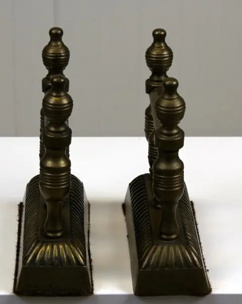 Set of antique fireplace andirons (2) - Messing - Tweede helft 19e eeuw