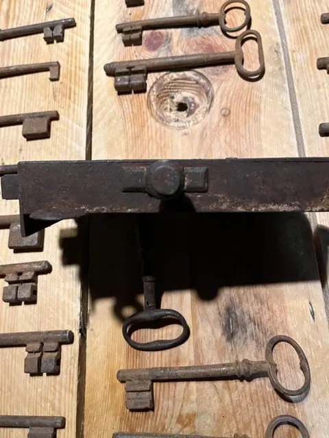 slot en sleutels (24) - IJzer (gegoten/gesmeed) - Eind 19e eeuw
