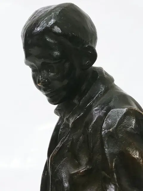 Franz Löhr (1874-1918) - Beeld, Prachtig beeld van een jonge man (1) - Gepatineerd brons - Begin 20e eeuw