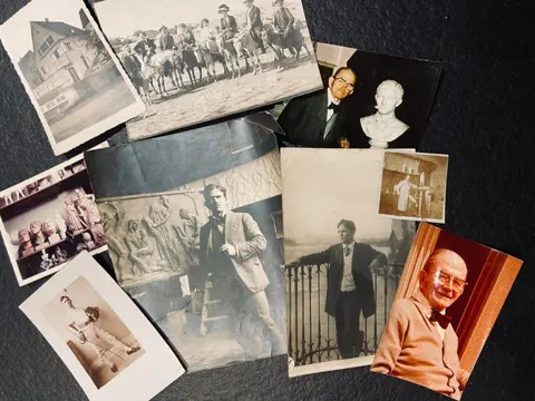 Beeld, Hans Retzbach - Gipsreliëf - Historisch wapen van de stad Ludwigsburg, gesticht in 1718 - Realist - Gips - omstreeks 1928