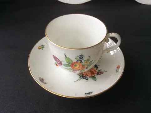 Porzellanmanufaktur Nymphenburg - twee koffiekop- en schotels met ontbijt/taartborden (6) - Romantisch - Porselein