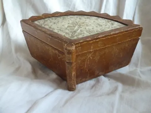 Leren doos bewerkt in de vorm van een waaier - Glas, Goudleer, Textiel - 19e eeuw