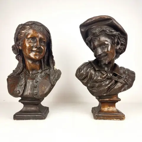Op de manier van Carrier-Belleuse - Pair of busts of a young couple in love (2) - Terracotta - Tweede helft 19e eeuw