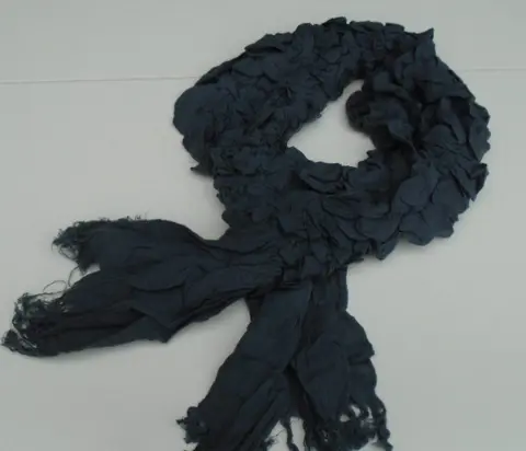 SJAAL KREUKELSTOF DKR GRIJS 210X65 CM NIEUW