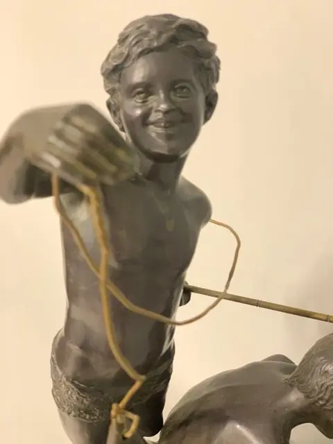 Fonderia P. Uccello Napoli - Beeld, "Vissende kinderen" (1) - gebronsd antimoon - Tweede helft 20e eeuw