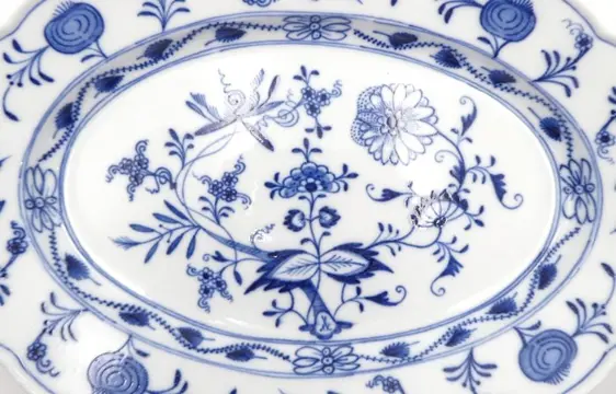 Meissen - "New Cutout" bord met decoratie "Uienpatroon". - Porselein