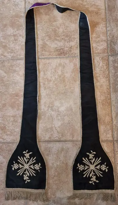 Religieus textiel: 2 stola's 1 Ciborievelum uit Belgisch klooster (3) - Textiel - Eerste helft 20e eeuw
