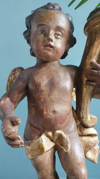 Beeld, houten putto bedekt met pastille en mekka verguld - 63 cm (1) - Hout - 19e eeuw