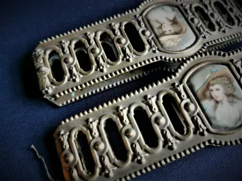 Bevestigingsmiddelen (2) - Messing - 19e eeuw