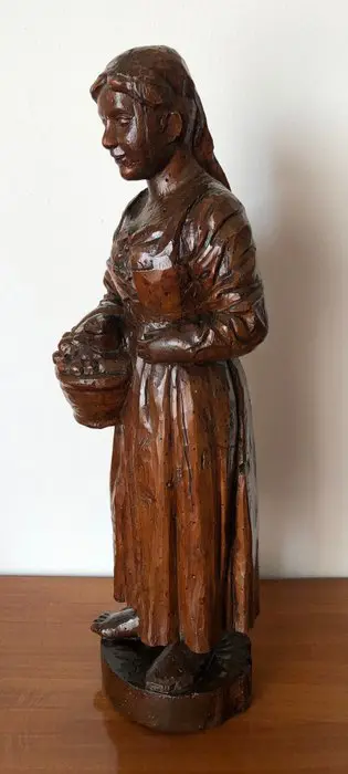 Beeld, boerin in traditionele kleding - 50 cm - Volkskunst - Hout - Eerste helft 20e eeuw