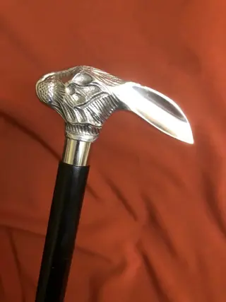 Een nieuwigheid, zelfverdediging, gelukskonijnkop, wandelstok - verzilverd brons en zwart hout - 20e eeuw