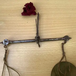 Goud balans weegschaal + karaatgewichten - Hout metaal messing - Begin 19e eeuw en 17e eeuw