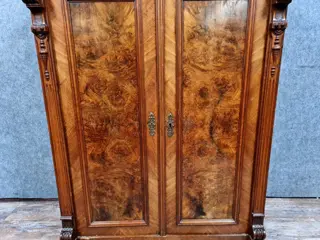 Kabinet, Noten en noppen kast, een zogenaamde Vertiko - Walnoot - Eind 19e eeuw