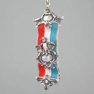 Antiek Frans driekleurig chatelain met cherubijnversiering - Zijde - Eind 19e eeuw