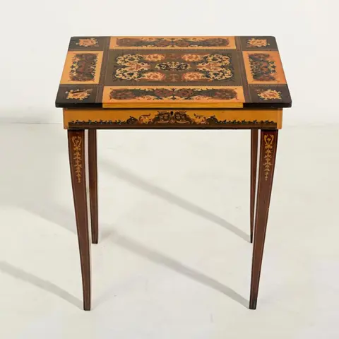 Naaitafel met muziekdoos - Hout - 20e eeuw