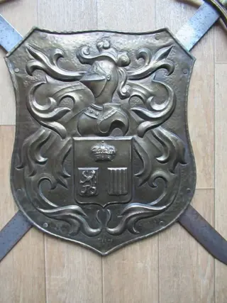 Copper shield and 2 swords - Koper - Begin 20e eeuw