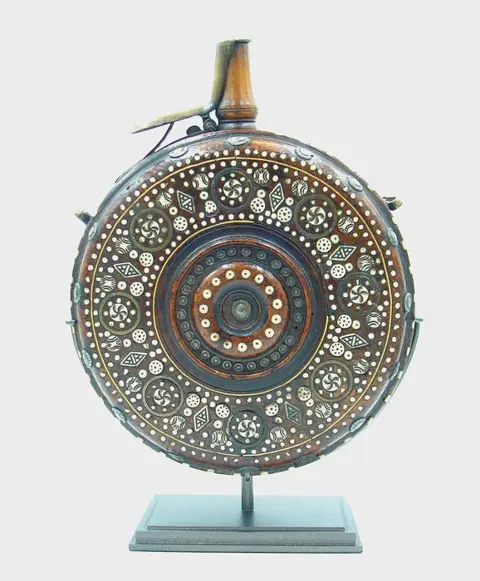 Poeder kolf - Hout, hertengewei - Midden 17e eeuw