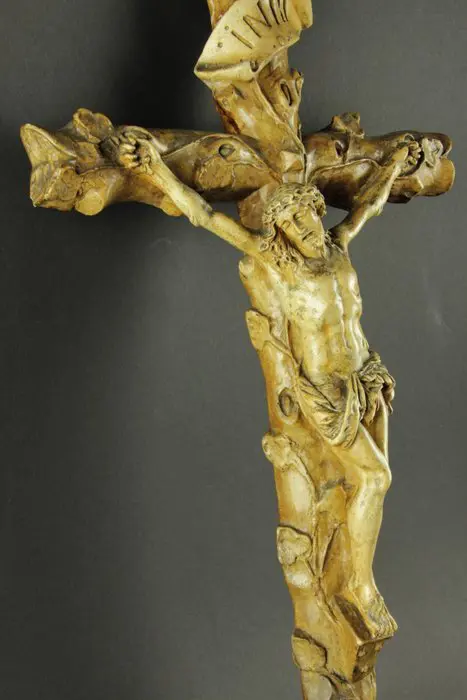 Kruisbeeld - 55 x 30 cm. - Gips - Eind 19e eeuw