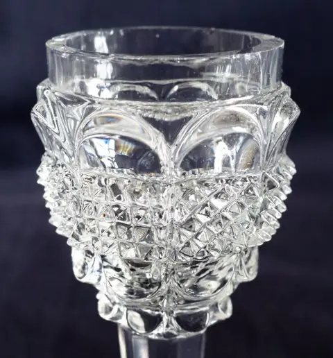 Le Creusot - Serie van 8 likeurglazen in geslepen kristal, circa 1830 Charles X Restauratieperiode - Charles X - Kristal