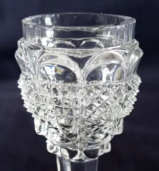 Le Creusot - Serie van 8 likeurglazen in geslepen kristal, circa 1830 Charles X Restauratieperiode - Charles X - Kristal