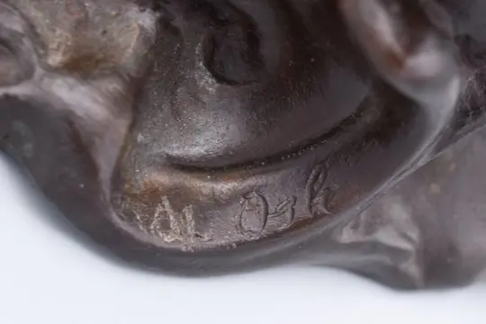 Beeld, Jongen met een mand druiven - gesigneerd, mogelijk Llucia OSLE - Brons - Eerste helft 20e eeuw