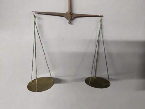 Muntbalans - Hout, metaal - Tweede helft 19e eeuw