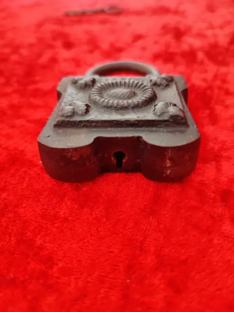 Hangslot met originele sleutel - IJzer (gegoten/gesmeed) - Eind 19e eeuw