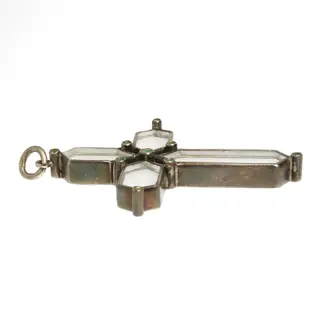 Kruis hanger met smaragden - Zilver, smaragden en kristal - Postmiddeleeuws, ca. 1850 na Christus