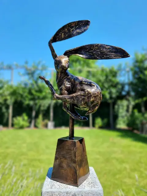 springende haas - Brons - recent