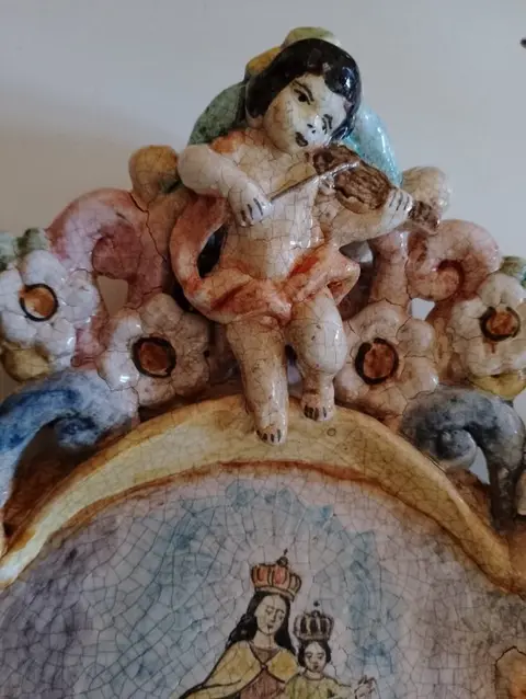 Wijwaterbak (1) - Keramiek - Begin 20e eeuw