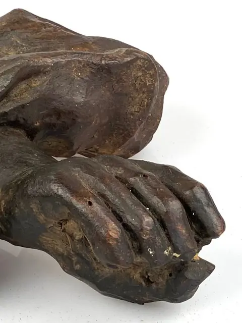 Beeld, houten fragment voorstellende een arm - Hout - Mogelijk 16e/17e eeuw