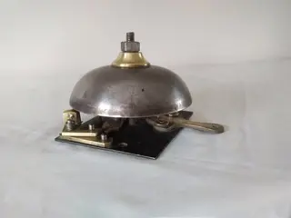 Cloche Parisienne met mechanisme in uurwerkstijl - Brons, Staal - begin 1900