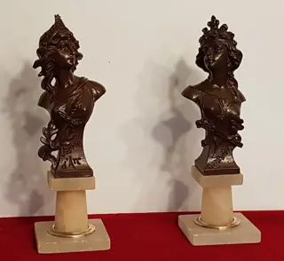 2 beautiful busts of Joan of Arc and Genevieve - Albast, Legering, Zinklegering, bronze colored - Eind 19e eeuw