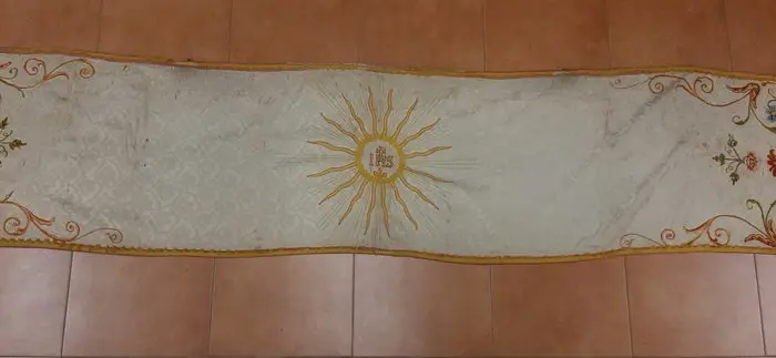Altaar antependium - Met de hand geborduurde stof - 18e eeuw