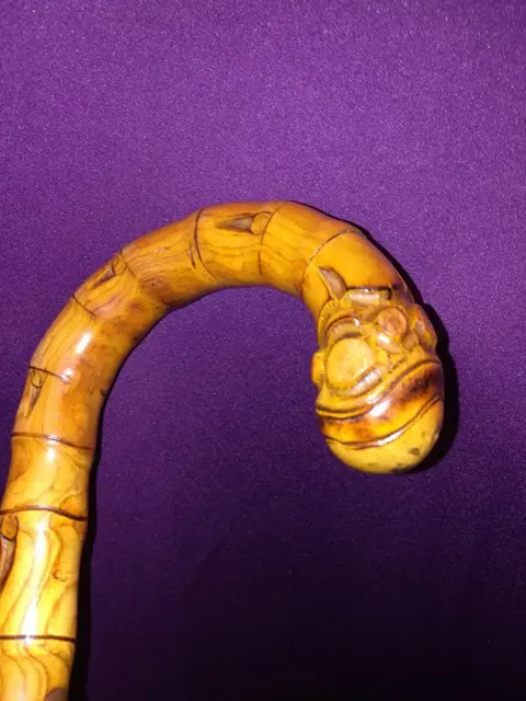 Wandelstok met Gesculpteerd design - Walnoot - Begin 20e eeuw