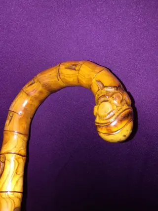 Wandelstok met Gesculpteerd design - Walnoot - Begin 20e eeuw